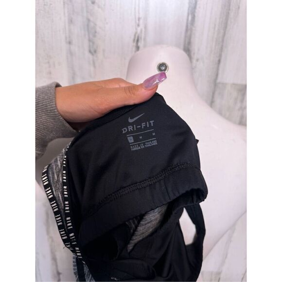 NIKE tank top with bra included - Picture 3 of 7